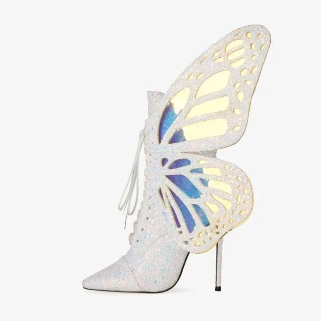 Korte laarzen met gekruiste lovertjes en vlindervleugels met lovertjes