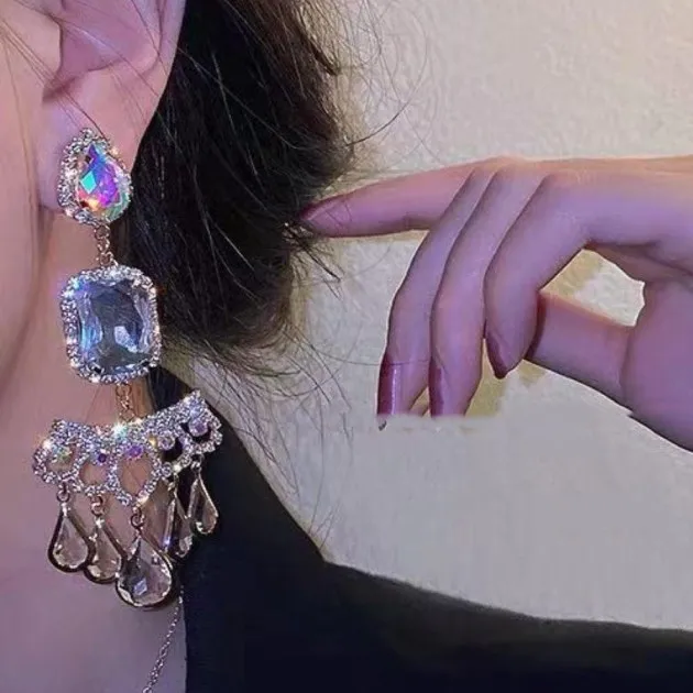 Druppelvormig kristal vol diamanten temperament Lange oorbellen Sfeervolle oorbellen