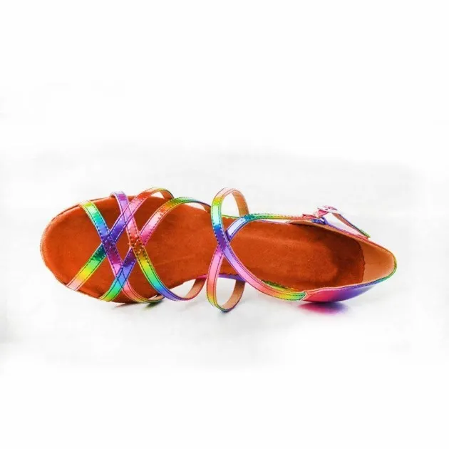 Zapatos coloridos de baile latino