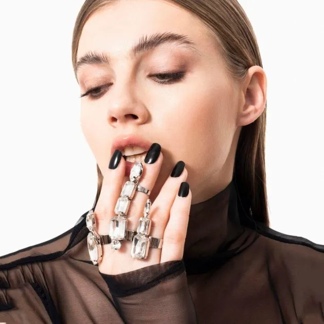 Anillo de dedo de 3 piezas con diamantes de imitación irregulares negros con diamantes blancos